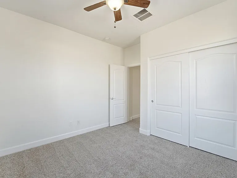 15391 W Dreyfus St — Photo 47