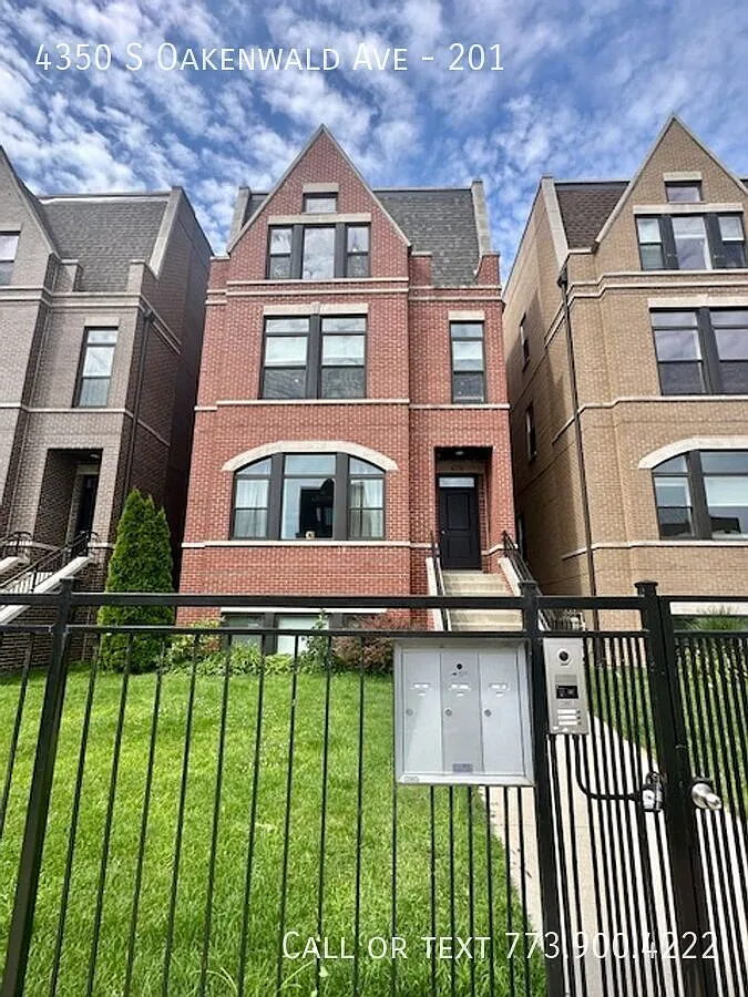 3 bed 2 bath in historic Oakenwald Ave with in unit washer and garage parking — Photo 1