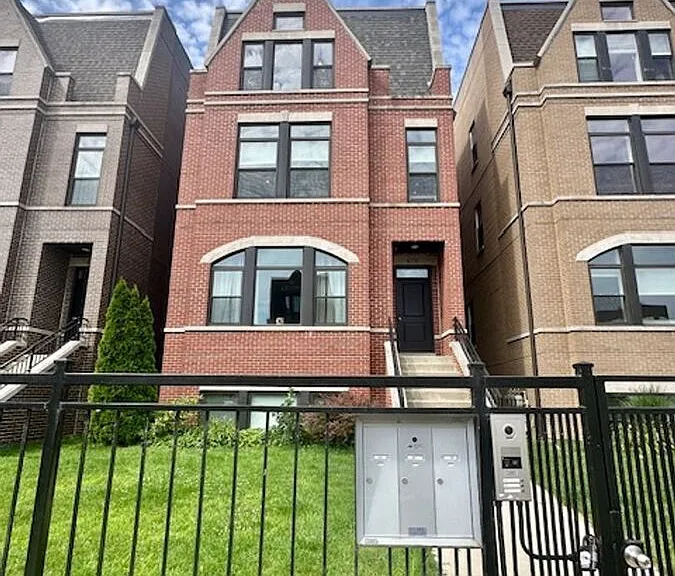 4350 S Oakenwald Ave #201 — Photo 1