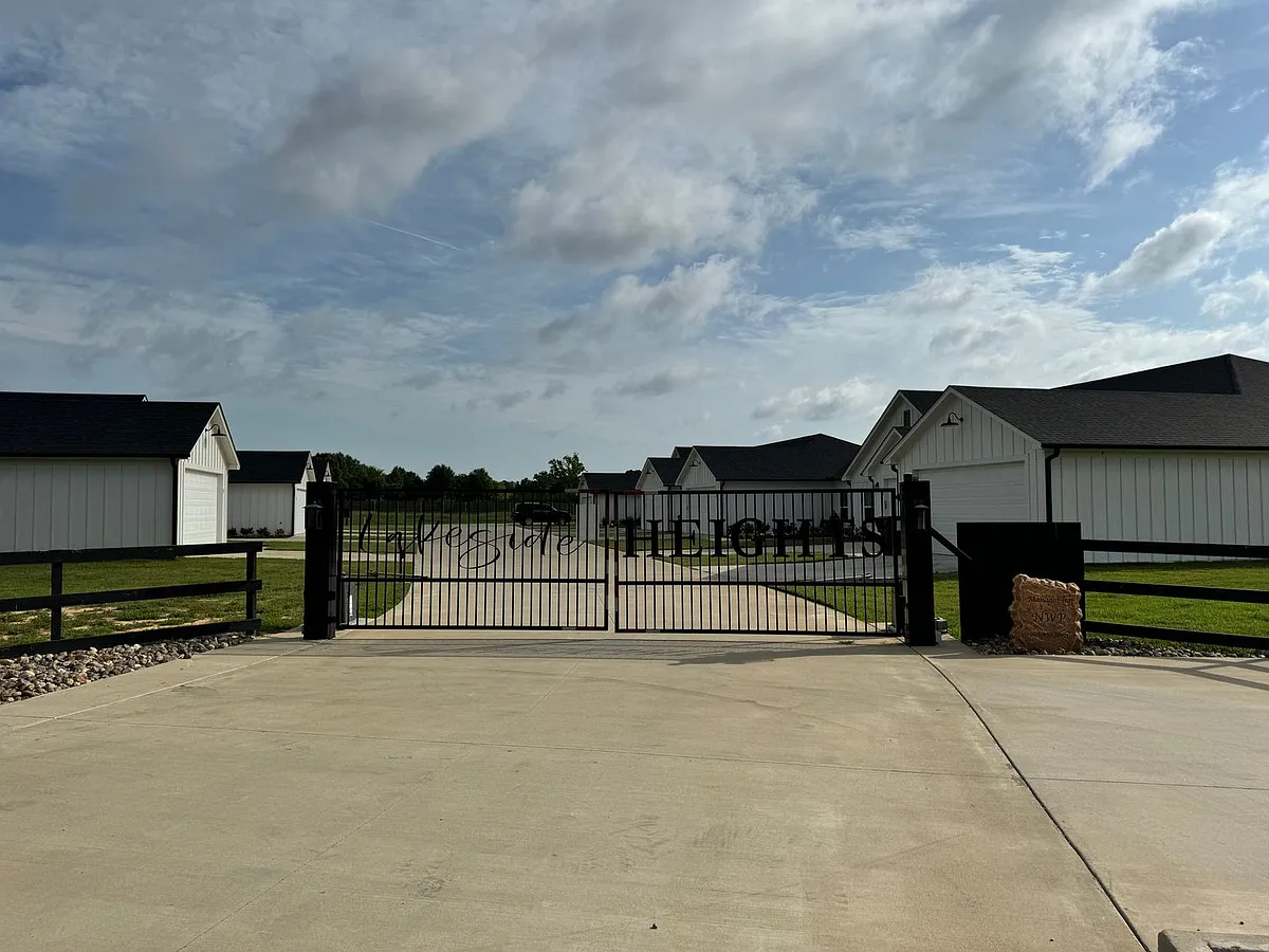 Building Photo - Lakeside Heights