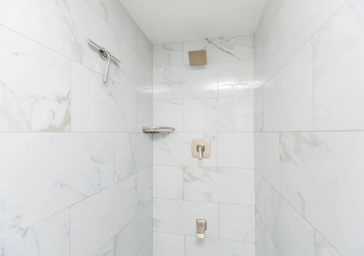 469 Ena Rd #2402 — Photo 3
