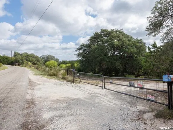 3008 Rolling Hills Rd, Blanco, TX 78606