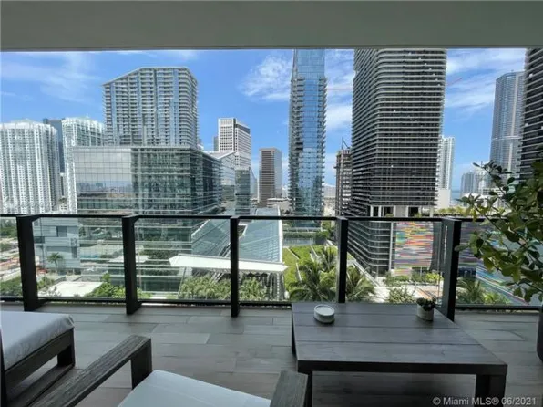 88 SW 7th St APT 1405, Miami, FL 33130