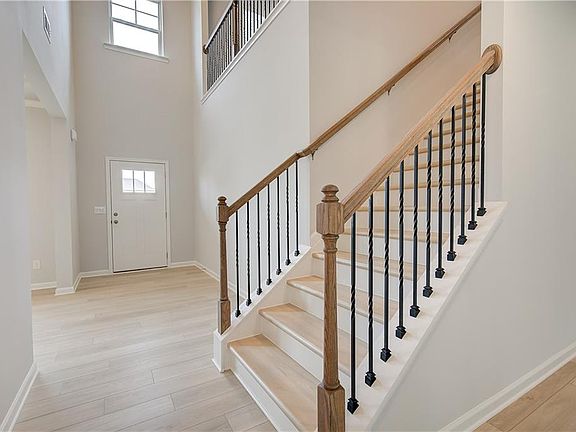 4th image of 709 Dunlake Way