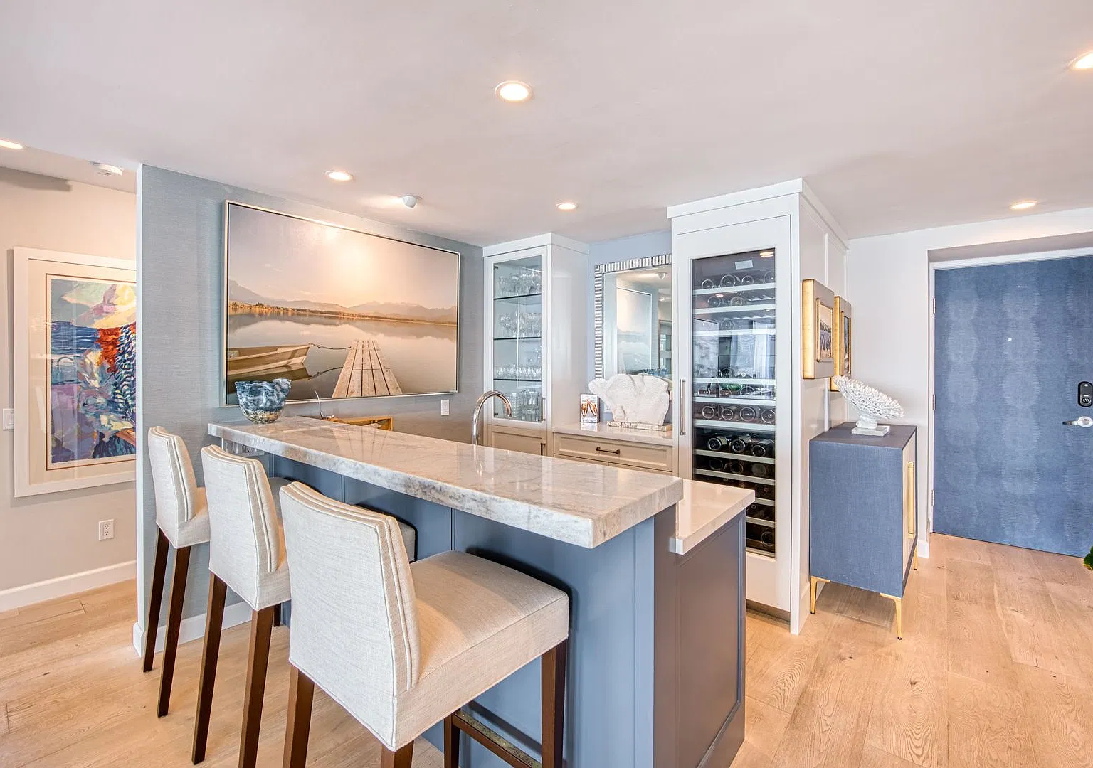 Live Within A Postcard - An Extraordinary Waterfront Residence On The Newport Bay — Photo 3
