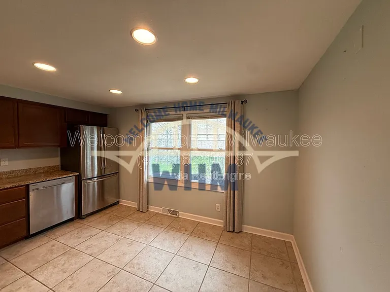 4248 S 5th St — Photo 2