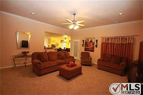 5th image of 705 Erica Cir
