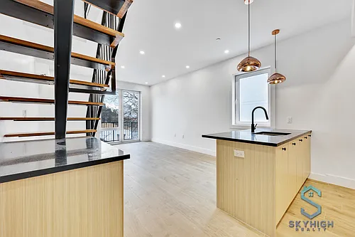 1698 Pacific St #PENTHOUSE Photo 1