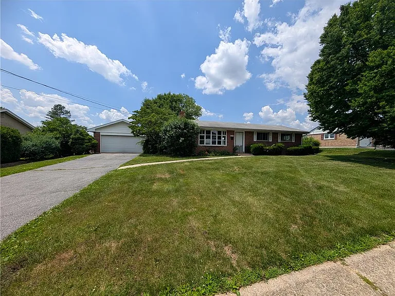 230 Diamond St — Photo 1