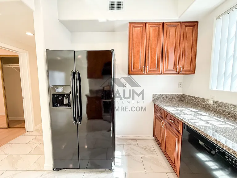 1423 Franklin St — Photo 10