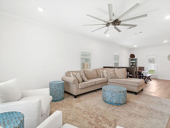5th image of 627 Las Roblas Grande Dr