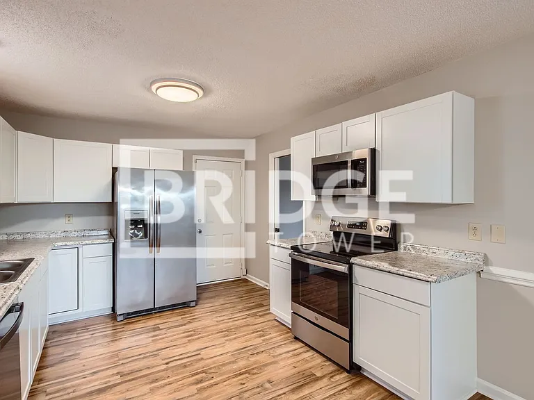 7201 Canyon Dr — Photo 9