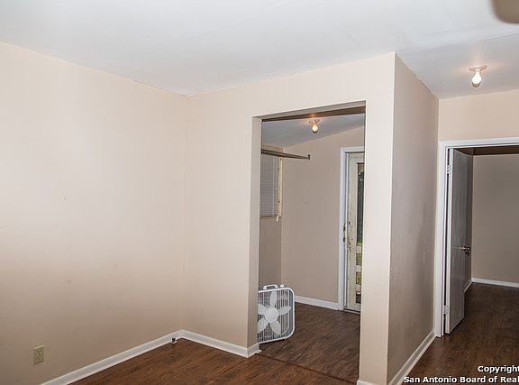 4th image of 111 S San Gabriel Ave
