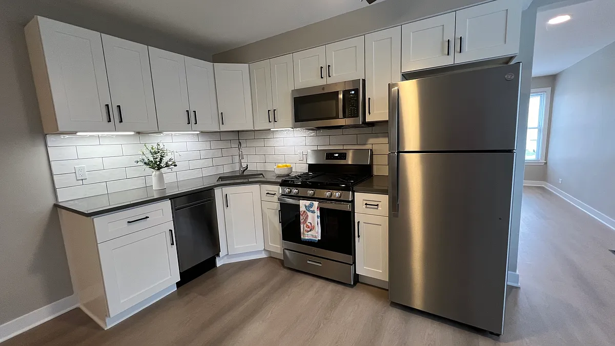 Building Photo - 4835 Hull St #1E