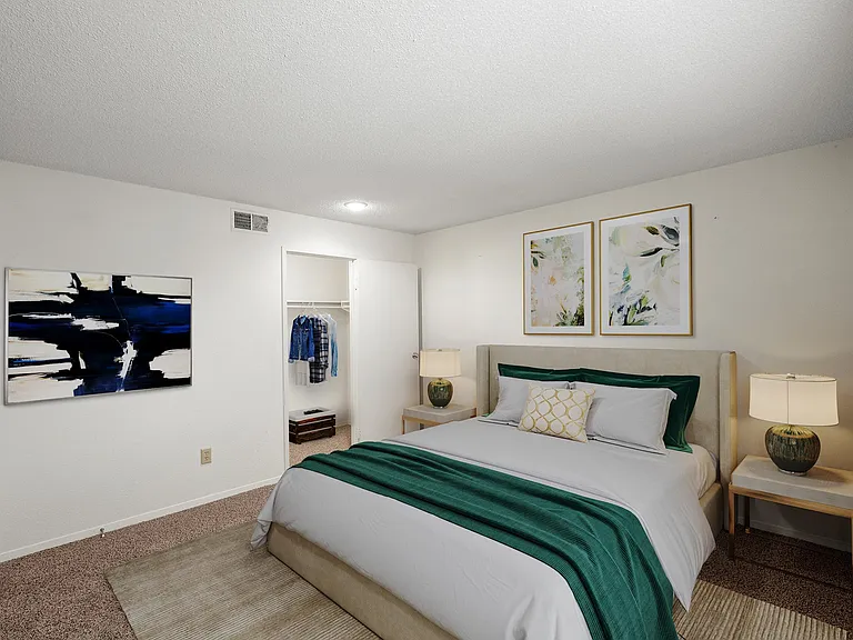 Bristol Pointe Apartments — Photo 15