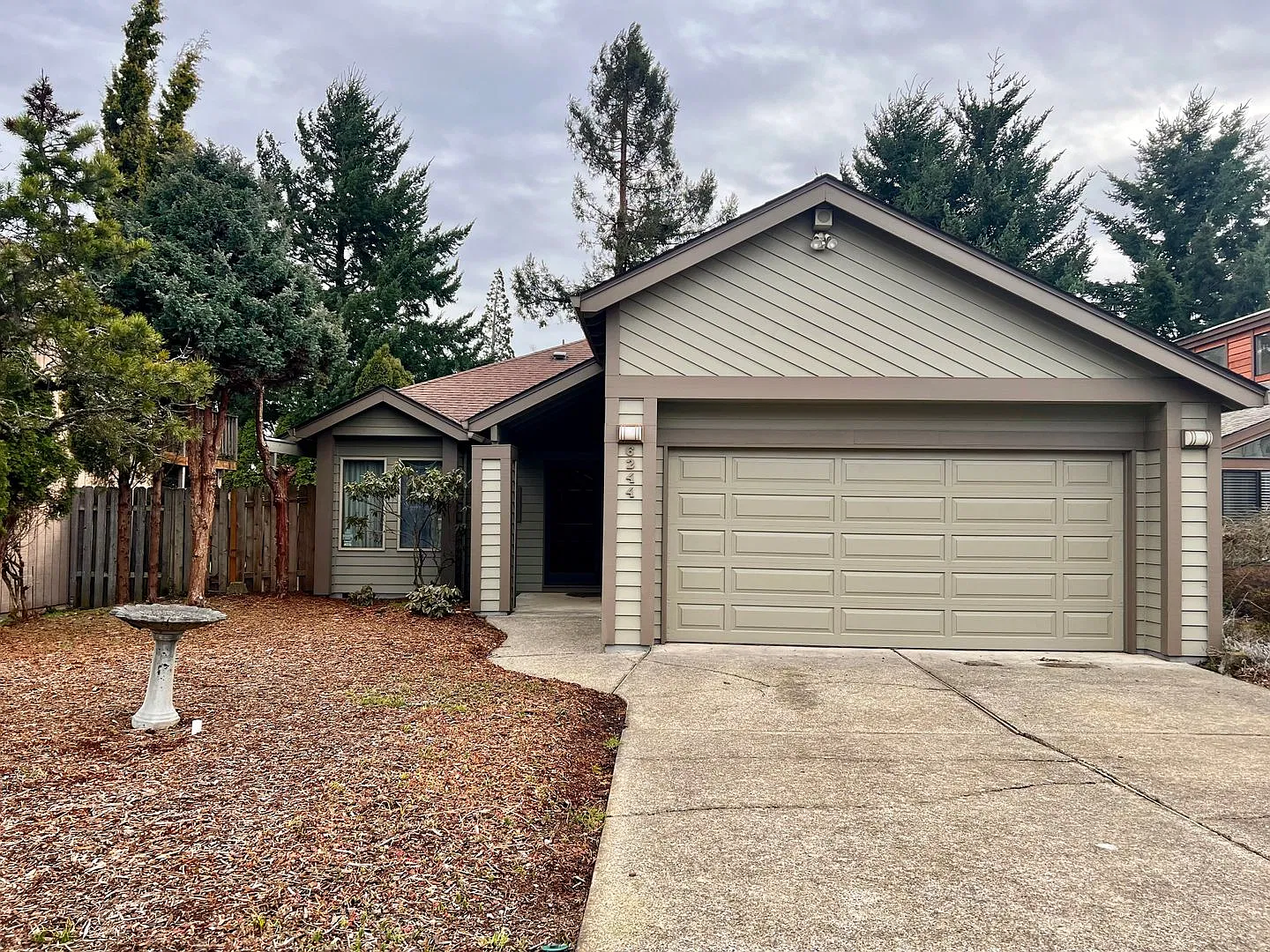 Spacious 3-Bedroom Home Near Mt. Tabor, Two Car Garage & W/D! — Photo 1