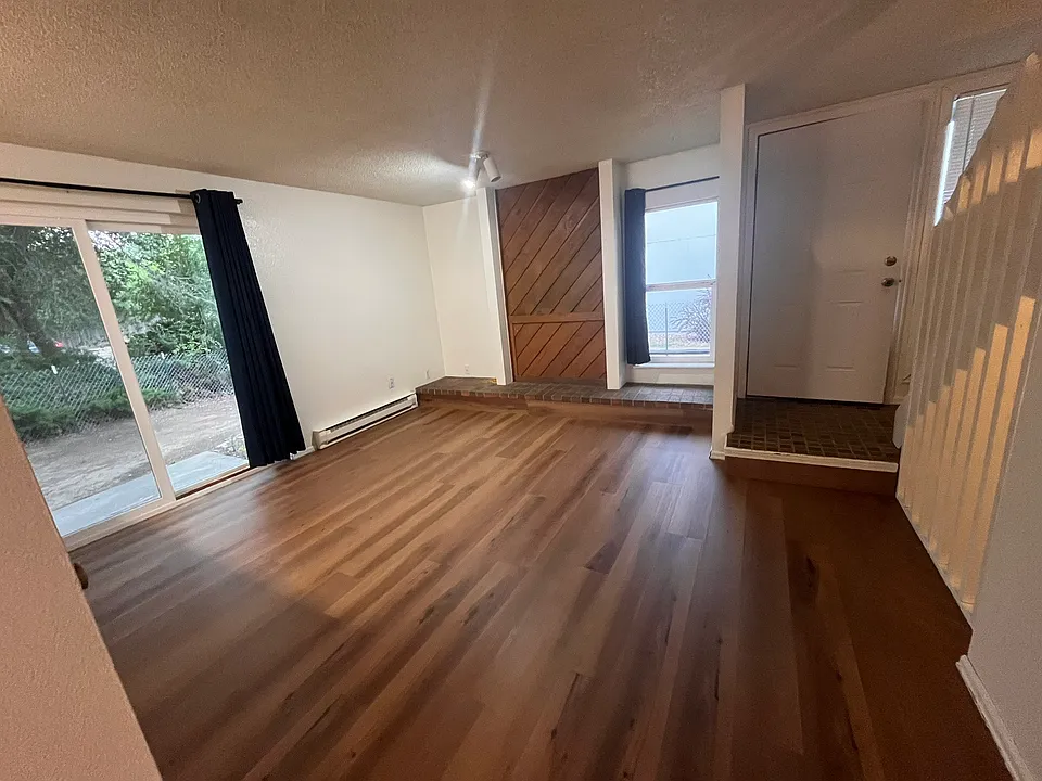 1015 Hover St