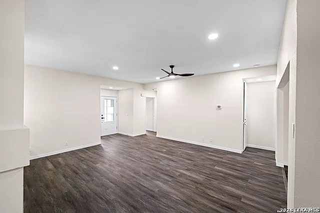 3 bed, 2.0 bath, 1604 sqft, $2,300 — Photo 3