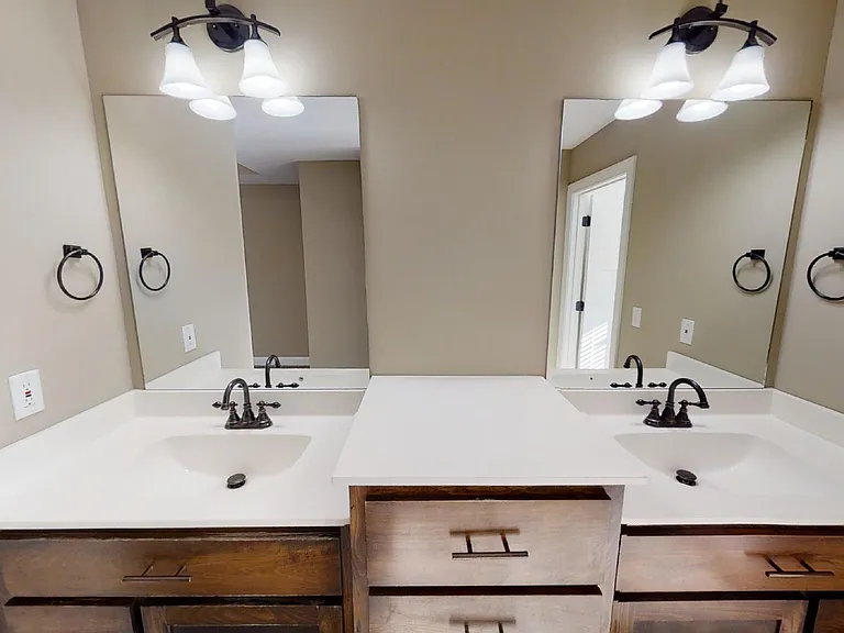 5863 N London Ave — Photo 7