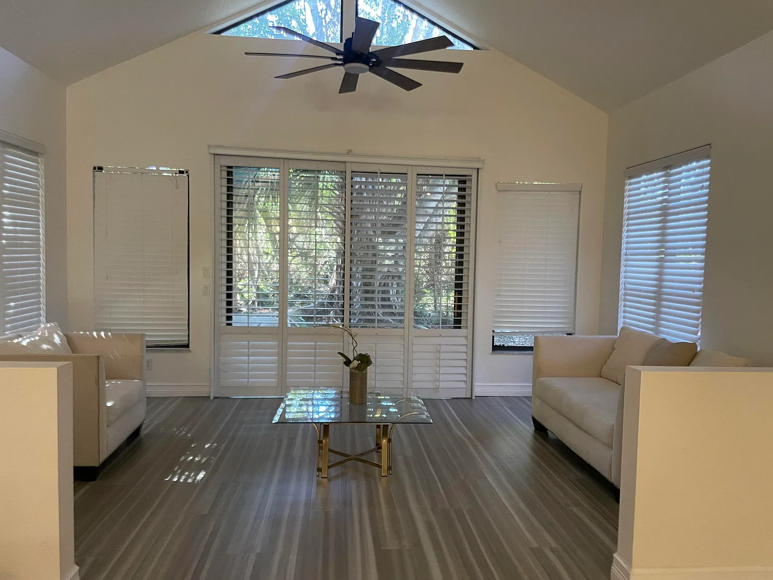 3 bed, 3.0 bath, 2428 sqft, $4,000 — Photo 4