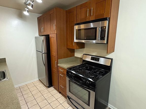 4th image of 1848 Purdue Ave #8
