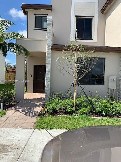 1st image of 612 NE 207th St #3