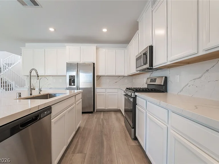3952 Henny Ave — Photo 17