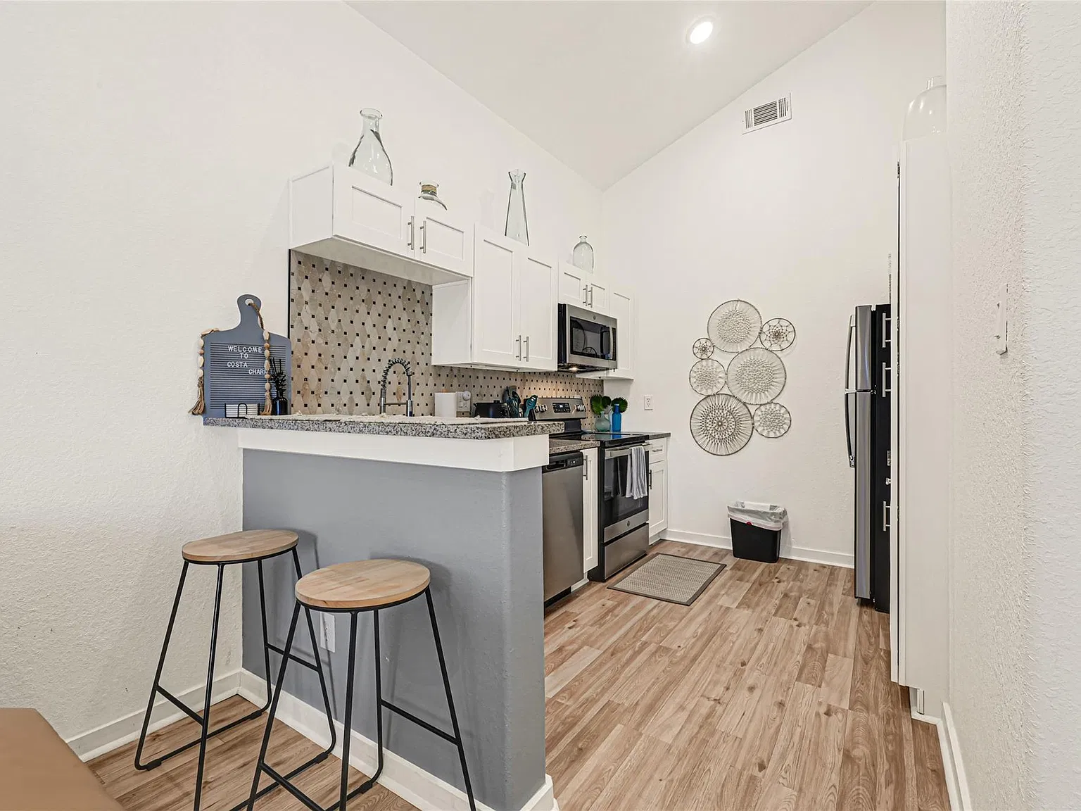 2 bed, 2.0 bath, 704 sqft, $1,750 — Photo 4