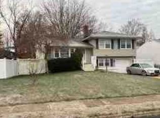 4 Ray Dr, Toms River, NJ 08753