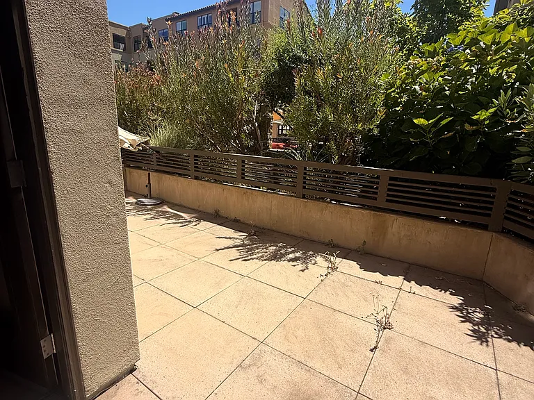 1001 Laurel St #103 — Photo 7