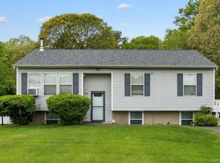 650 N Dunton Ave, East Patchogue, NY 11772