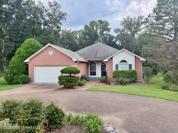211 Twin Lks S, Clinton, MS 39056