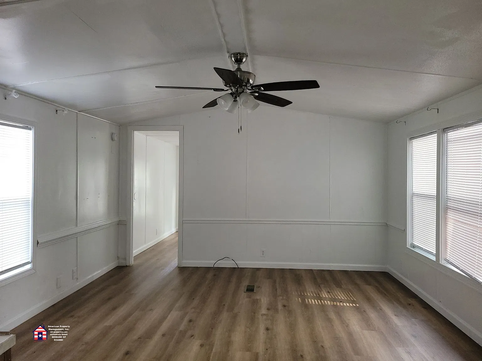 3 bed, 1.5 bath, $950 — Photo 3