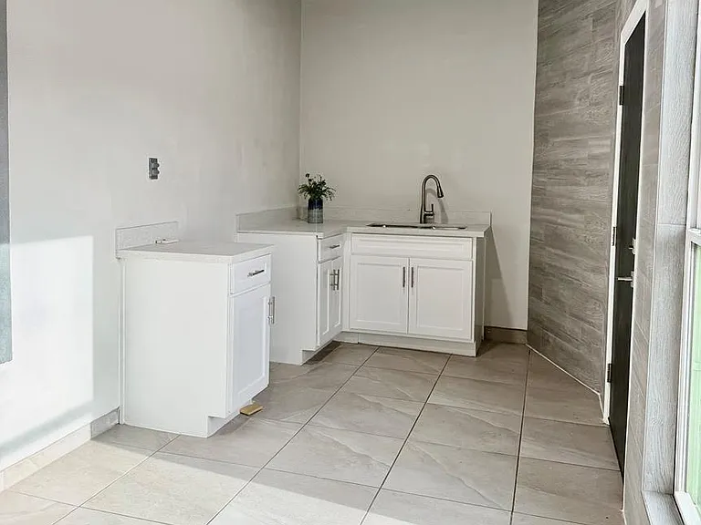 7005 Heliconia Dr — Photo 6