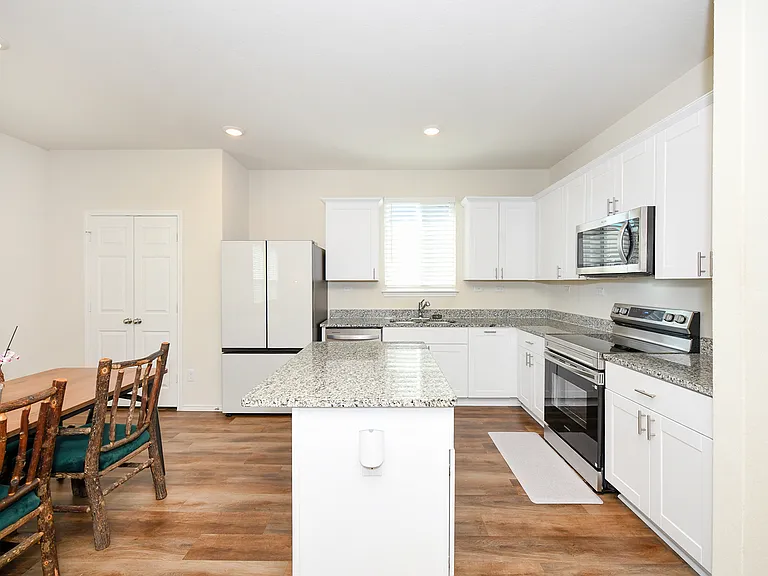 809 Beacon Hts — Photo 13