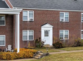 200 Maplewood Dr APT D8, Pottstown, PA 19464