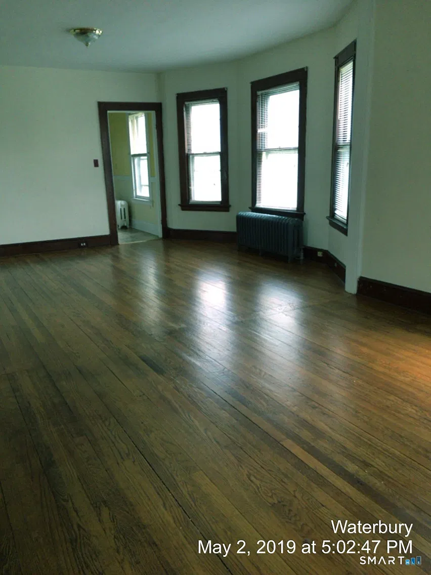 3 bed, 1.0 bath, 4007 sqft, $1,650 — Photo 3