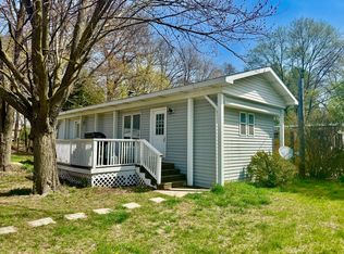 8275 Donna Lou Dr, Brighton, MI