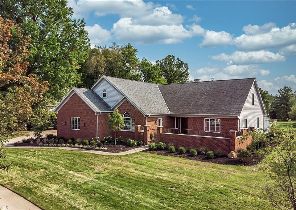 1st image of 119 Vanderbilt Ct