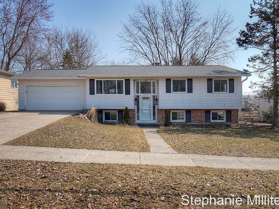 1st image of 8290 Courtland Dr NE