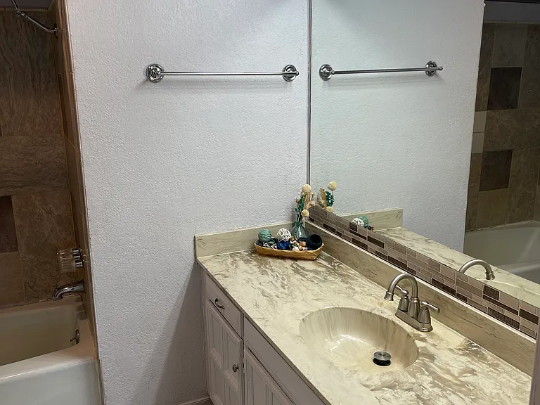 800 N Parkview Cir — Photo 18