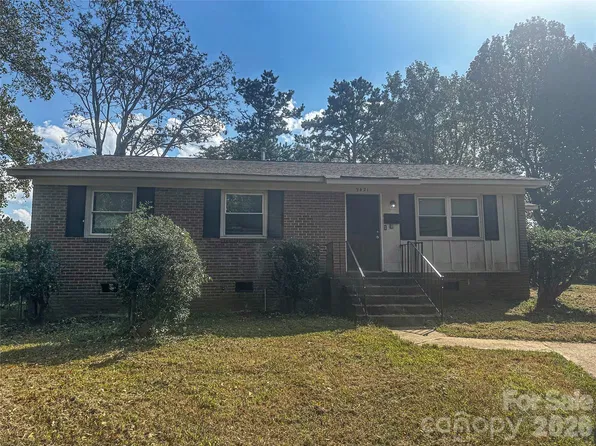 9421 Spruce Pine Pl, Charlotte, NC 28210