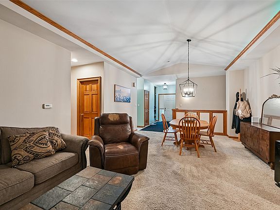5th image of 633 Tiffany Dr NE
