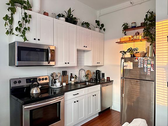 3rd image of 9 Hill St #11