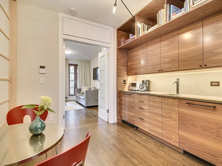 206 E 20th St #TOWNHOUSE — Photo 31