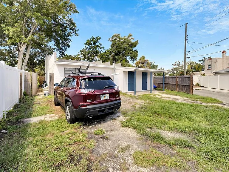 3651 Haines Rd N — Photo 11