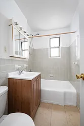 Rented by BREU CHURCHILL
