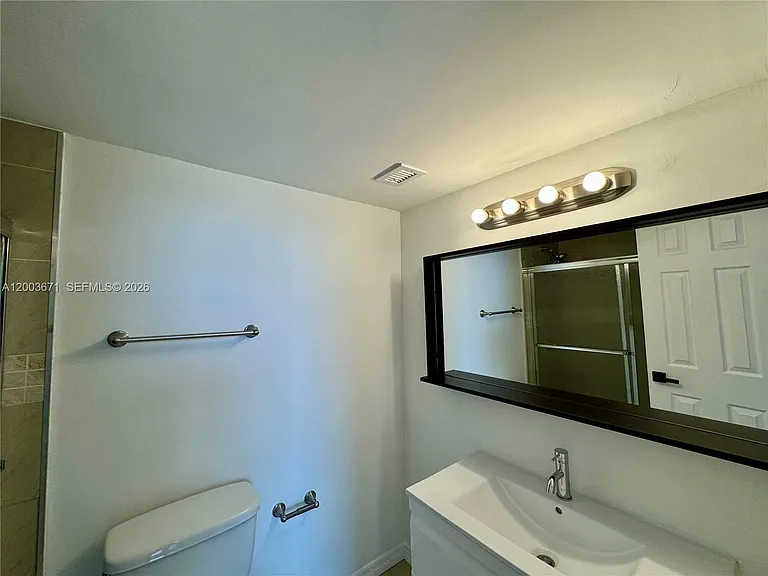 2020 NE 135th St #810 — Photo 22