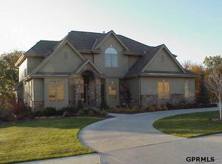 21516 Hickory St, Elkhorn, NE 68022