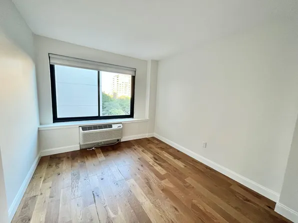 490 Myrtle Avenue image 5 of 15